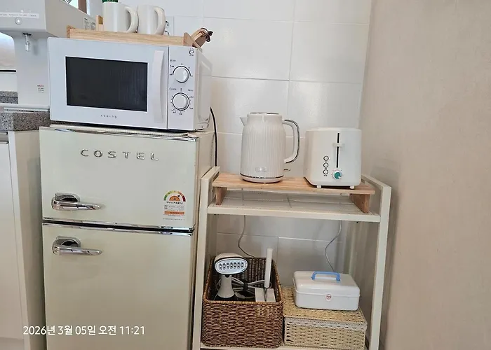 공항철도 도보3분 루프탑 테라스 전용 2층3층전체 화장실2 침대5 * Seoul