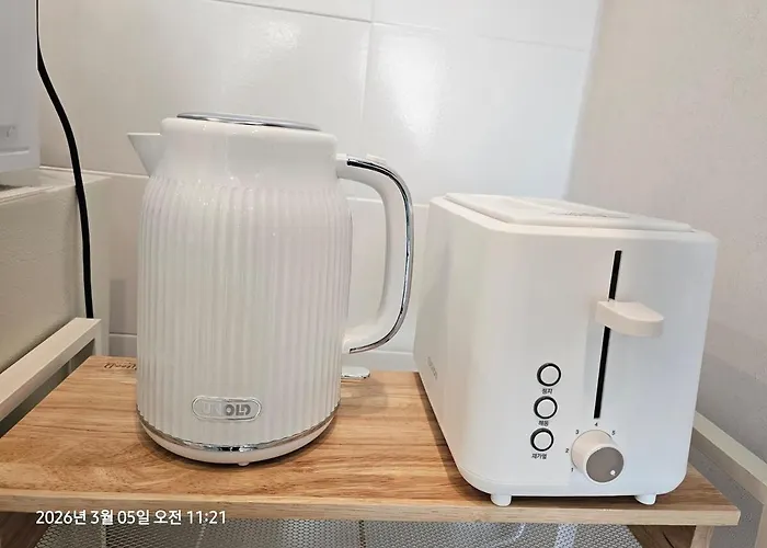 공항철도 도보3분 루프탑 테라스 전용 2층3층전체 화장실2 침대5 * Seoul