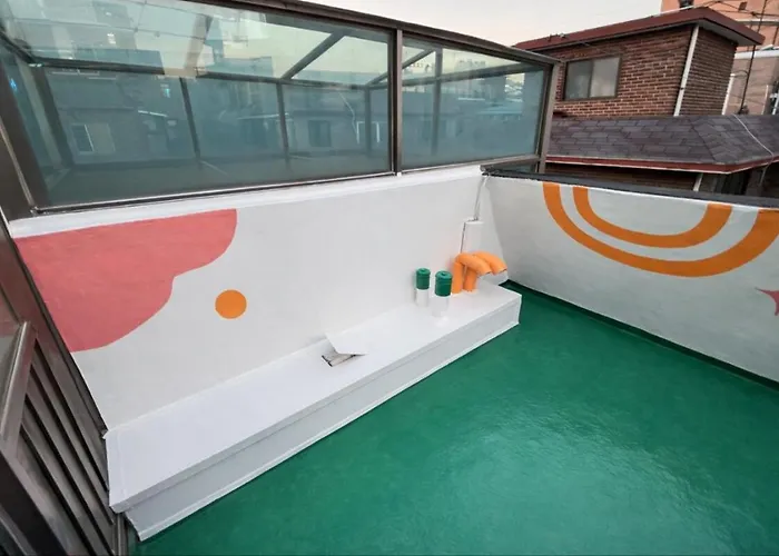 공항철도 도보3분 루프탑 테라스 전용 2층3층전체 화장실2 침대5 Apartment *