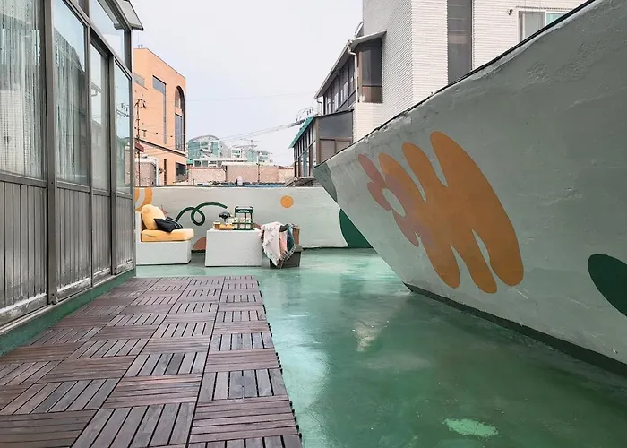공항철도 도보3분 루프탑 테라스 전용 2층3층전체 화장실2 침대5 Apartment *