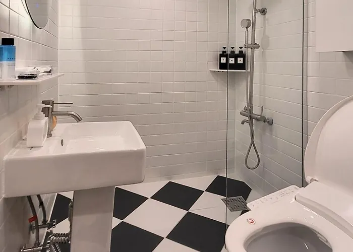 Apartment 공항철도 도보3분 루프탑 테라스 전용 2층3층전체 화장실2 침대5 Seoul