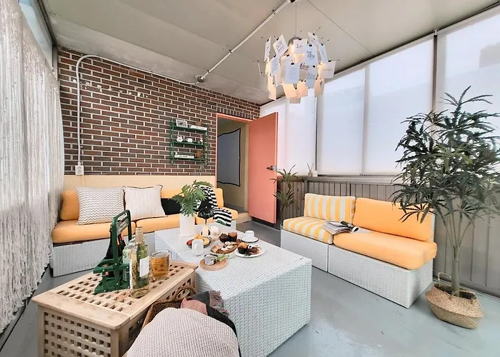 Apartment 공항철도 도보3분 루프탑 테라스 전용 2층3층전체 화장실2 침대5 Seoul
