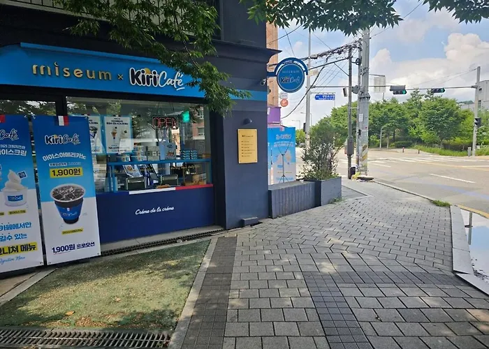 공항철도 도보3분 루프탑 테라스 전용 2층3층전체 화장실2 침대5 Apartment *