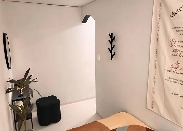 공항철도 도보3분 루프탑 테라스 전용 2층3층전체 화장실2 침대5 Apartment